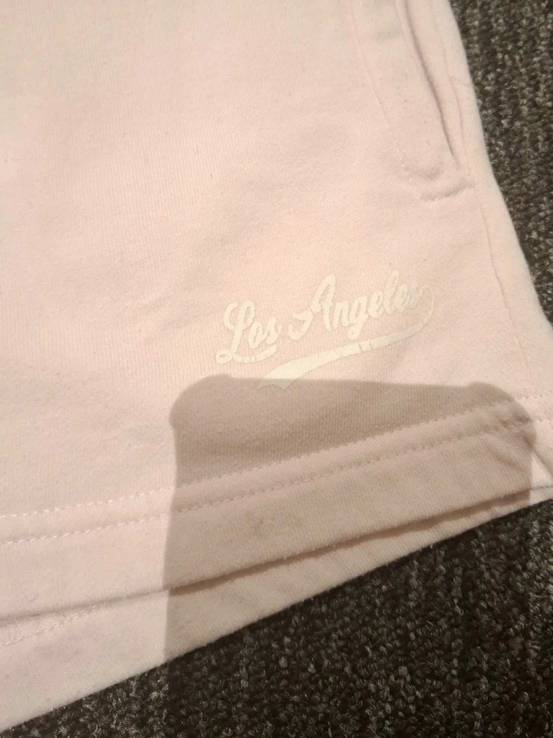 Ljusrosa shorts med Los Angeles-tryck - 1