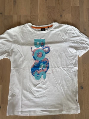 Boss Tshirt - Säljer Boss-Tshirt ogripbar från Zalando. Storlek L knappt använd.