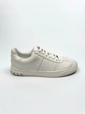 Valentino Flycrew - Valentino Flycrew . Storlek 39. Skick: 8,5/10. Nypris ca 7700kr. 100% autentiska. 