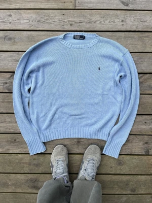 Ralph Lauren knit - Riktigt fet stickad raffe tröja. Storlek M. Ljusblå. Väldigt fint skick