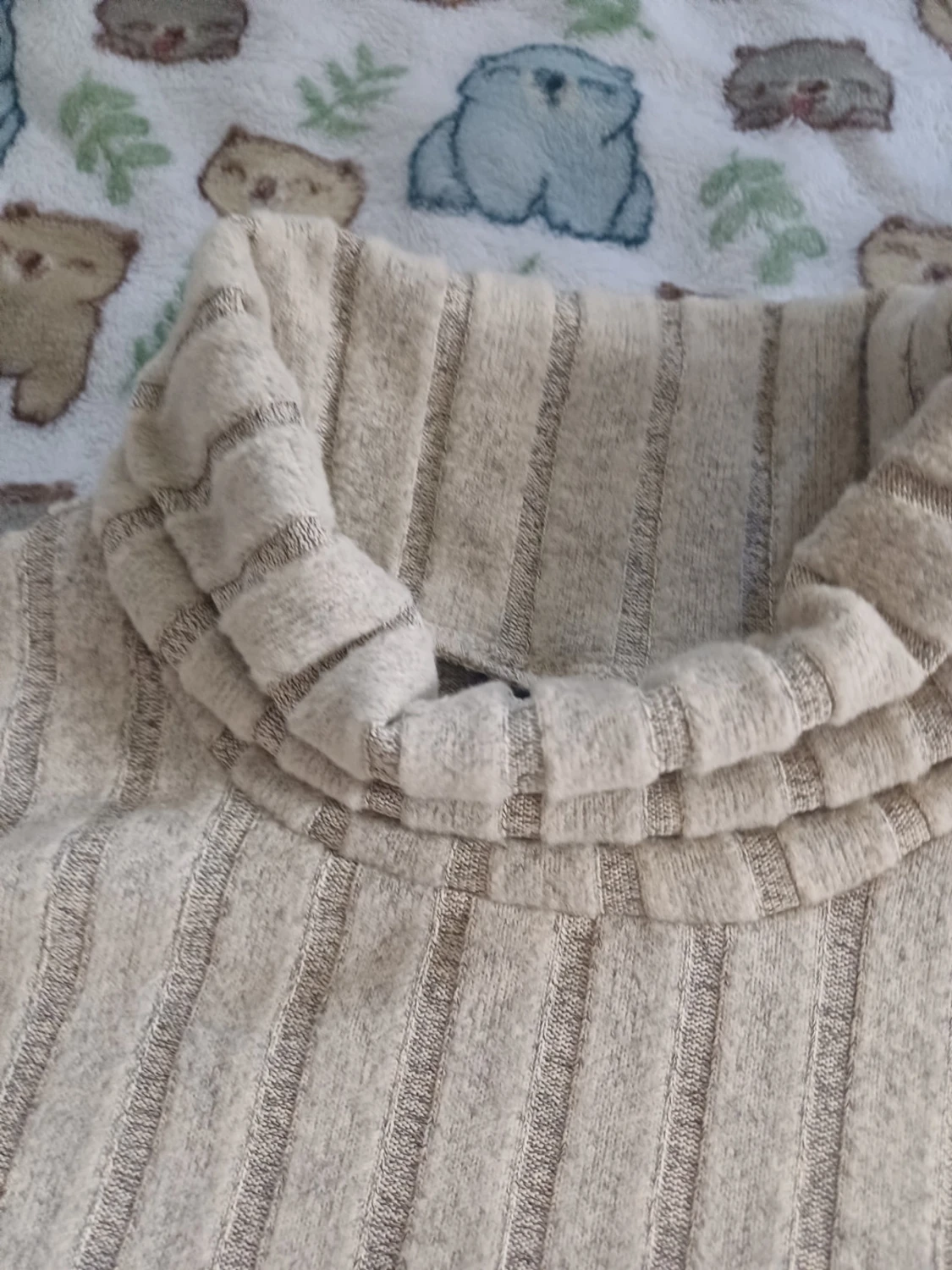 Beige ribbad polotröja - 2