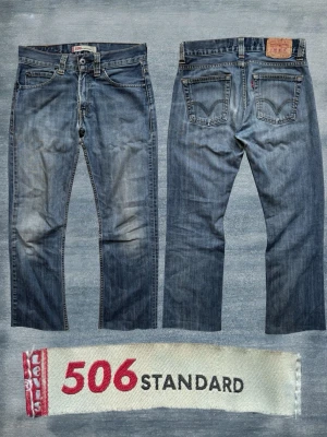 *Straight/Bootcut* Levi’s 506  - Ett par extremt snygga Levi’s jeans med en trevlig wash! Modellen kallas 506 och är rak med en gnutta bootcut! Passar storlek 30/32, utgå från måtten på sista bilden! Hör av dig vid frågor! 