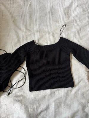 Svart ribbstickad tröja - Svart stickad tröja från H&M.