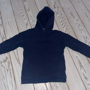 Calvin klein - Calvin klein hoodie näst intil oanvänd storlek m