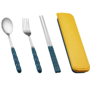 Vuxen bestick  - "Gör ditt liv enklare, oavsett var du är📍Våra bestick är inte bara vackra och slitstarka🍴 de tål också diskmaskin vilket gör dem perfekta för utflykter och jobbet. 🧺 Njut av bekvämligheten med högkvalitativa bestick som är redo för alla äventyr! 🍴💼