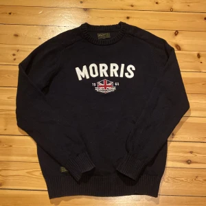 Stickad Morris tröja - En mycket fin och trendig stickad tröja från Morris. Storlek M men passar bra till S. Unisex