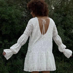 Klänning - Säljer min oanvända klänning från Nakd i storlek 36. Perfekt för studenten!🥰