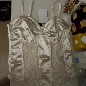 Topp  - Topp från HM. Aldrig använd. 