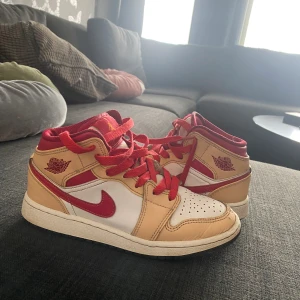 Nike Jordan - Säljer mina Jordans storlek 36 Använda 