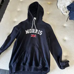 En skön Morris hoodie i storlek medium! Använd ett fåtal gånger!