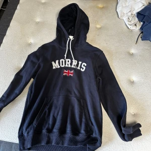 Morris hoodie  - En skön Morris hoodie i storlek medium! Använd ett fåtal gånger!