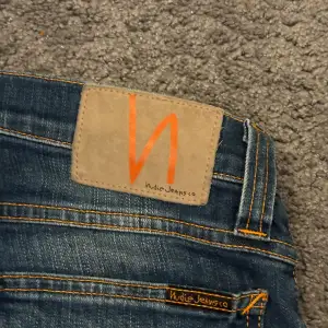 Nudie jeans i superbra skick  Lite liten i storleken