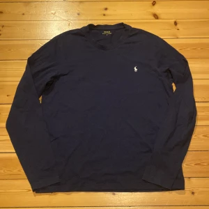 Ralph lauren tröja - En helt oanvänd polo Ralph Lauren långärmad tröja! I storlek S. Men funkar även bra för M.