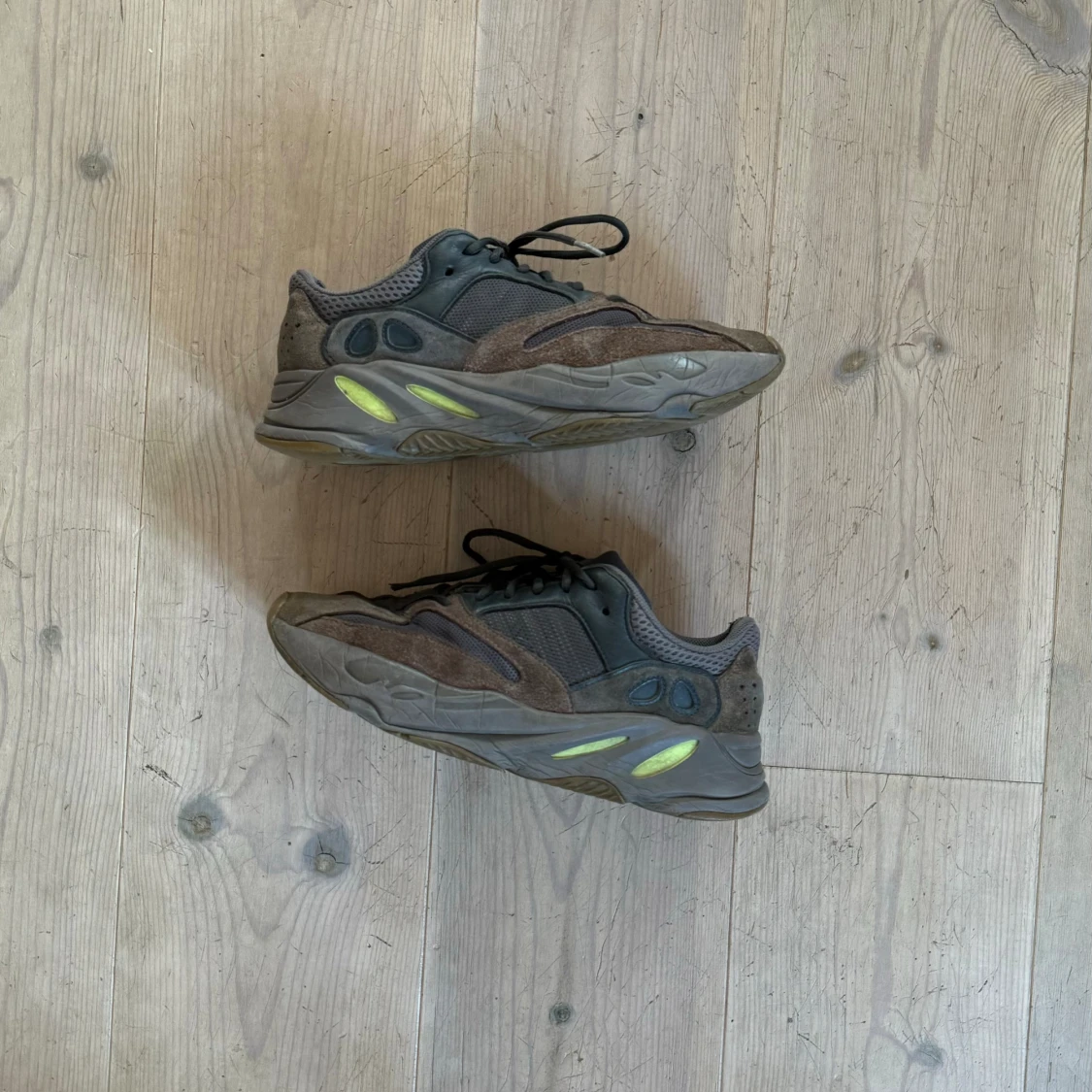 Yeezy 700 Mauve - 90
