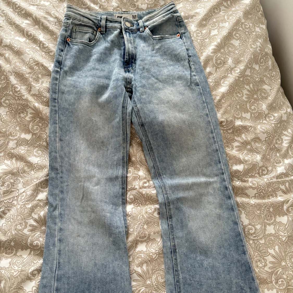 blå utsvängda jeans  - 91