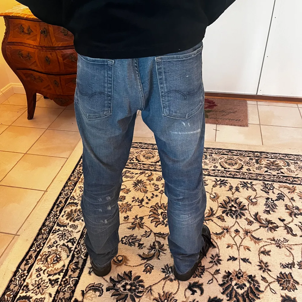 Säljer mina jack and jones jeans efter som jag har för mycket byxor. Riktigt sjuk fade. . Jeans & Byxor.