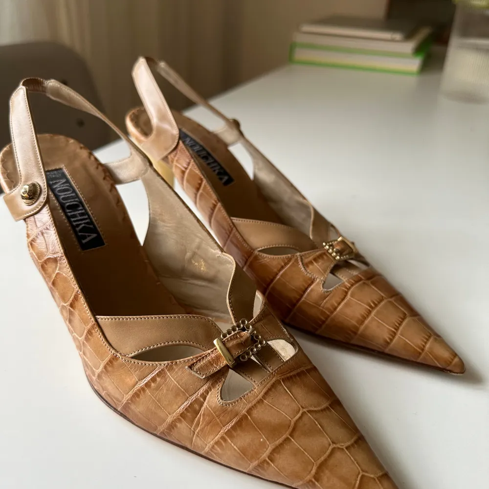 Barely used. Size 37, made in Italy Sandals with 8cm heel.. Skor.