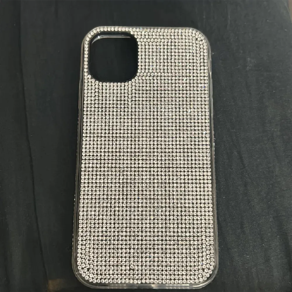 Fint glitter skal till iPhone 11. Övrigt.