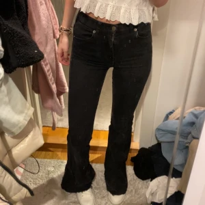 Bootcut jeans - Fina bootcut jeans från dr denim🤍 jag är 164 och de är lite långa på mig🤍
