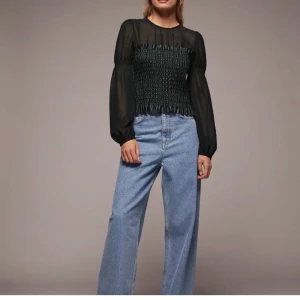 Zara topp - Säljer denna Zara topp då den inte kommer till användning. Skriv vid funderingar!