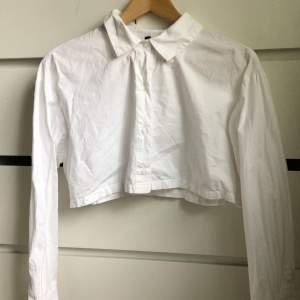 Croppad vit skjorta från h&m