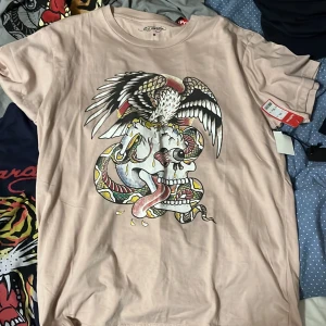 Ed hardy T-shirt  - En fet ed hardy oanvänd med pris lapp T-shirt 