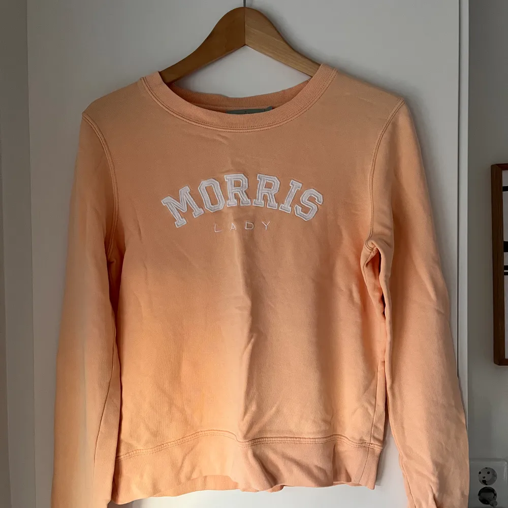 Säljer denna rikigt snygga Morris sweatshirts/hoddien 🫶 Storlek Xs men passar mindre och större 💕 . Hoodies.