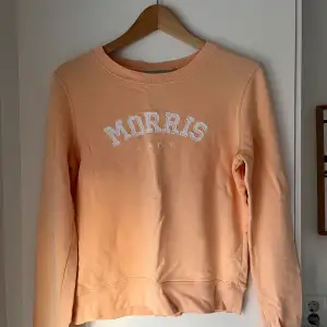 Säljer denna rikigt snygga Morris sweatshirts/hoddien 🫶 Storlek Xs men passar mindre och större 💕 