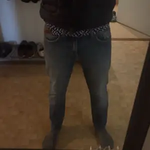 Ett par tvärfeta fet slim fit jeans från Tiger of Sweden, storlek 30/32 men sitter mer som 30/30 passar mig utmärkt som är 176.  Hör av er vid funderingar 