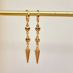 Handgjorda örhängen  - Handgjorda örhängen●Material-100% rostfritt stål ●Örhängeskrokar -rostfritt stål. Nickel fri. Längd -5cm.  Vattentåliga, ändrar inte färgen! Köp för 1st-70kr eller 90kr/paret