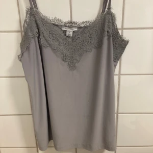 Spetslinne - Fint linne från new Yorker i väldigt bra skick💗