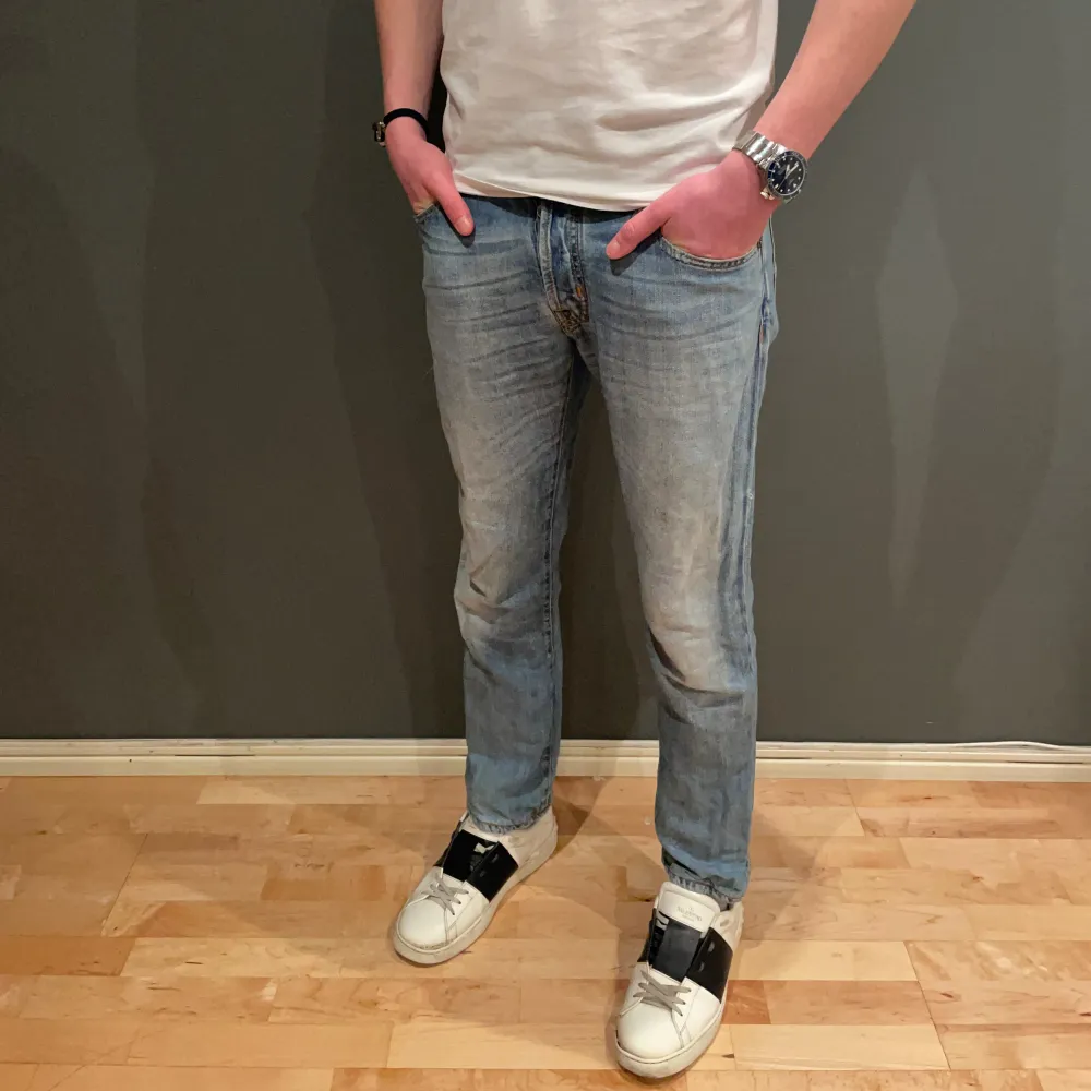Jacob Cohën jeans | Storlek 32 | Modell J622 | Blå färg | Slim fit | Skick: 7/10 | Modellen är 185 och väger 70 kg | Hör gärna av dig vid frågor och funderingar ⭐️. Jeans & Byxor.