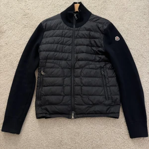 Moncler Cardigan - Size: Small passar M imo