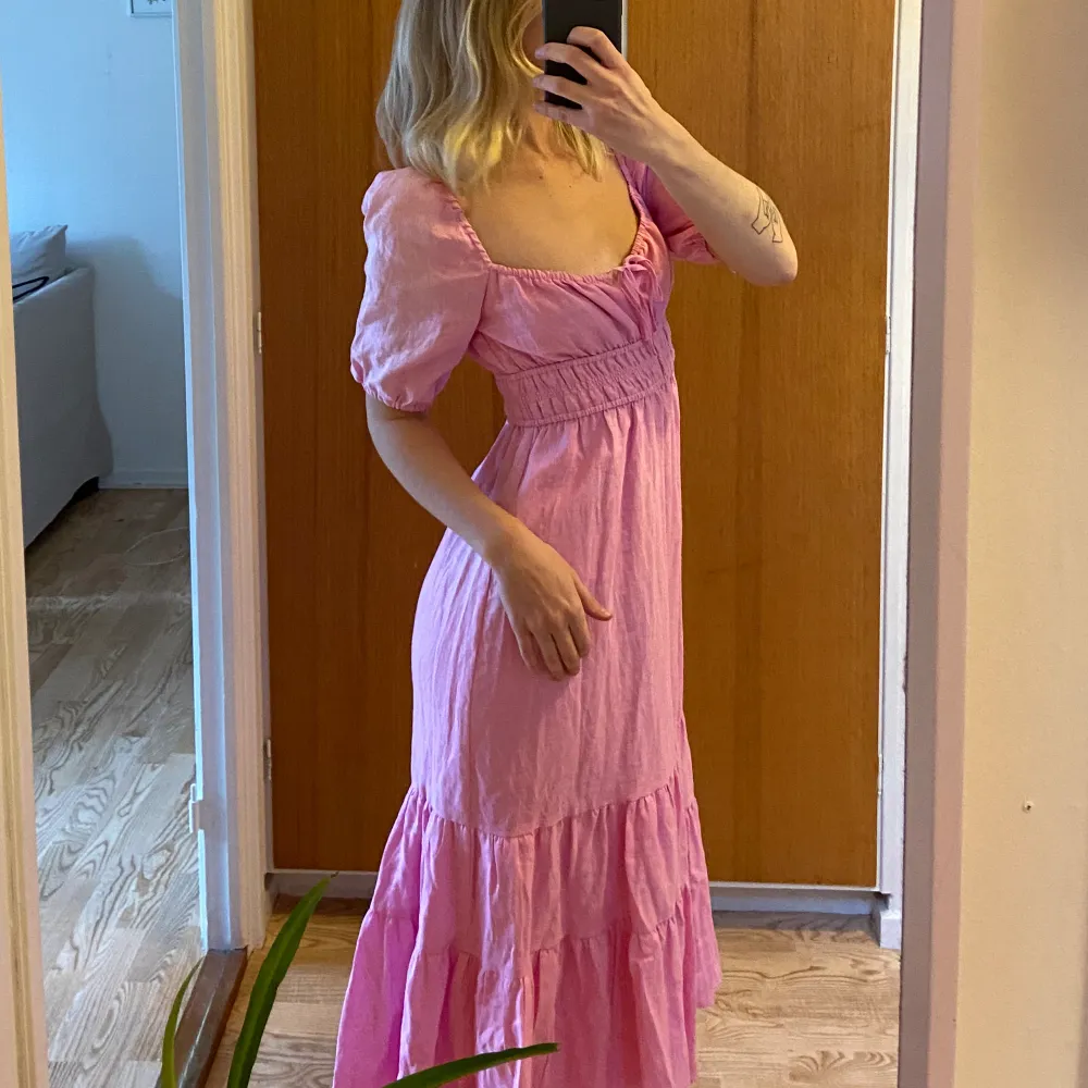 Supersöt rosa lång klänning. Aldrig använd! 🩷. Klänningar.