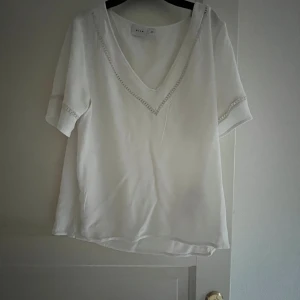 Jätte fin T-shirt med mönster 🤍 - Jätte fin T-shirt med fint mönster 🤍🤍