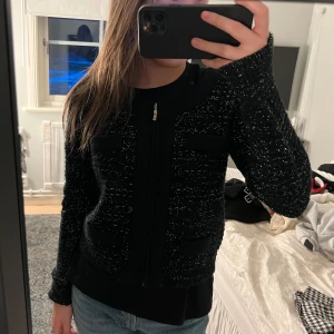 Cardigan - Säljer min cardigan då den inte kommer till användning längre. Den är i fint skick💕