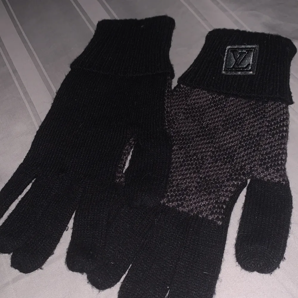 Lv handskar helt nya, 10/10 skick jätte fina och sköna på vintern.. Accessoarer.