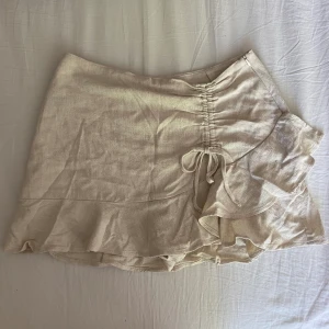 Skort stradivarius  - Skort från stradivarius i storlek 38, knappt använd 