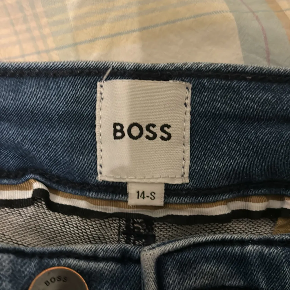 Boss shorts nyligen köpta, är för småa.. Shorts.