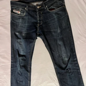 Diesel Jeans  - •Marinblå  •32/32  •9/10 •Nypris 1200 •Kontakta för fler bilder 