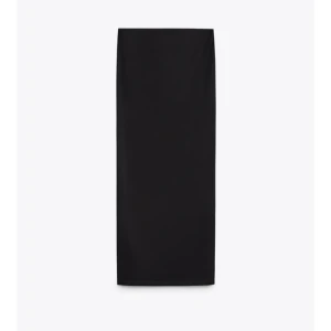 lång tubkjol zara  - en jättefin lång kjol från zara som tyvärr aldrig kommit till användning, minns ej nypris men säljer för 150!💘💘