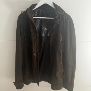 Jacka från Massimo dutti  - En snygg jacka från Massimo dutti som är i mocka