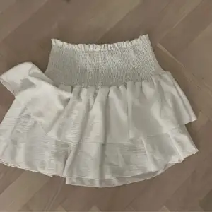 Superfin kjol till sommaren ❤️ skriv till mig innan ni trycker på köp nu 