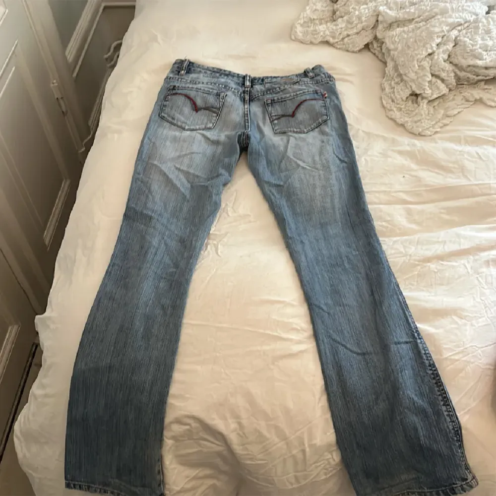 Bootcut low waist vintage replay jeans. Köpta här på plick men var tyvärr för små så säljer vidare. Bra skick. . Jeans & Byxor.