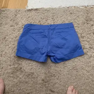 Blåa shorts 
