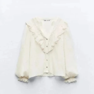 Blus - Helt ny, inte ens testat. Trodde jag skulle behålla den. Den är väldigt populär men säljs inte längre. 