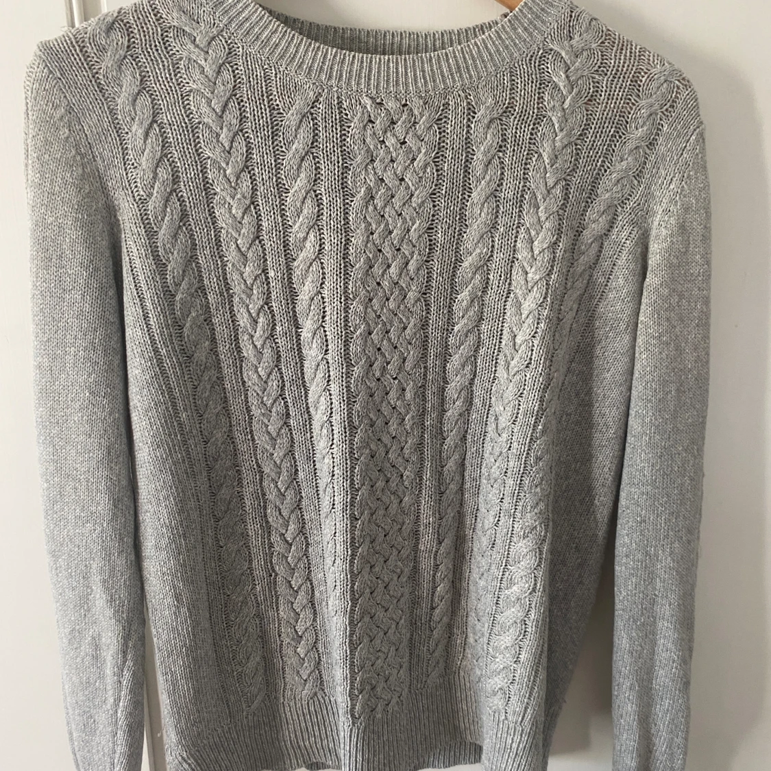 Grå stickad tröja - 91