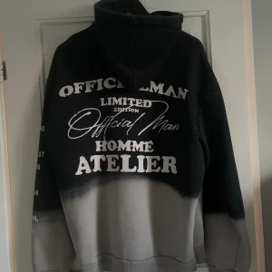 hoodie - använd några få gånger, storlek L lite oversize