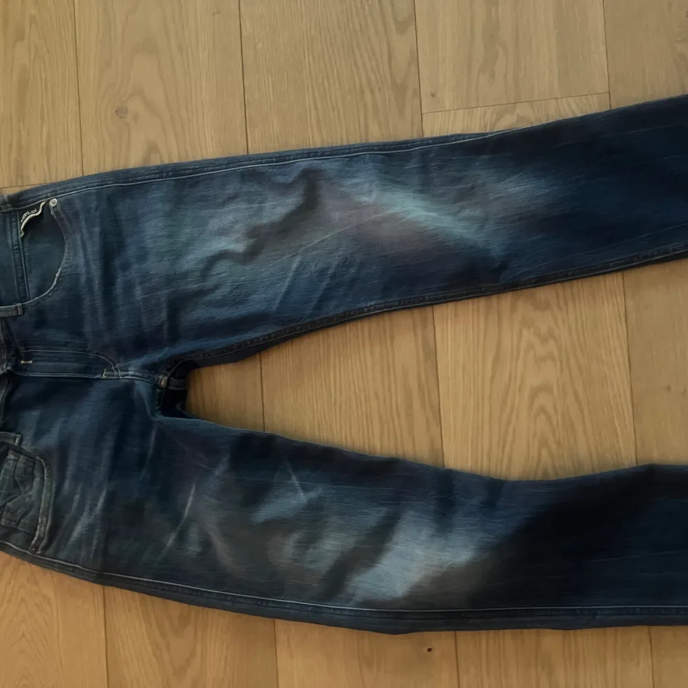 Tja säljer nu mina helt nya Replay anbass jeans i storlek w30 l32 ändast tästade.. Jeans & Byxor.