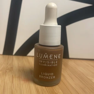 Lumene liquid bronzer  - Använt ungefär 1 gån för mör för mig men annars super bra kavitet och fint glow!💕